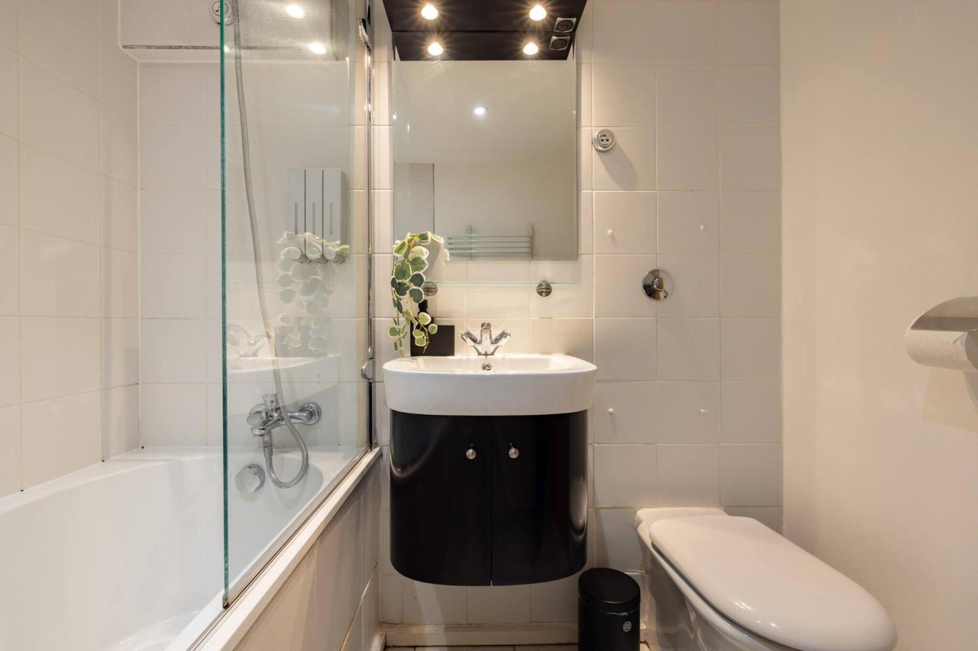 Wild Roses Serviced Apartments - Excel Warehouse 2 London Exteriör bild