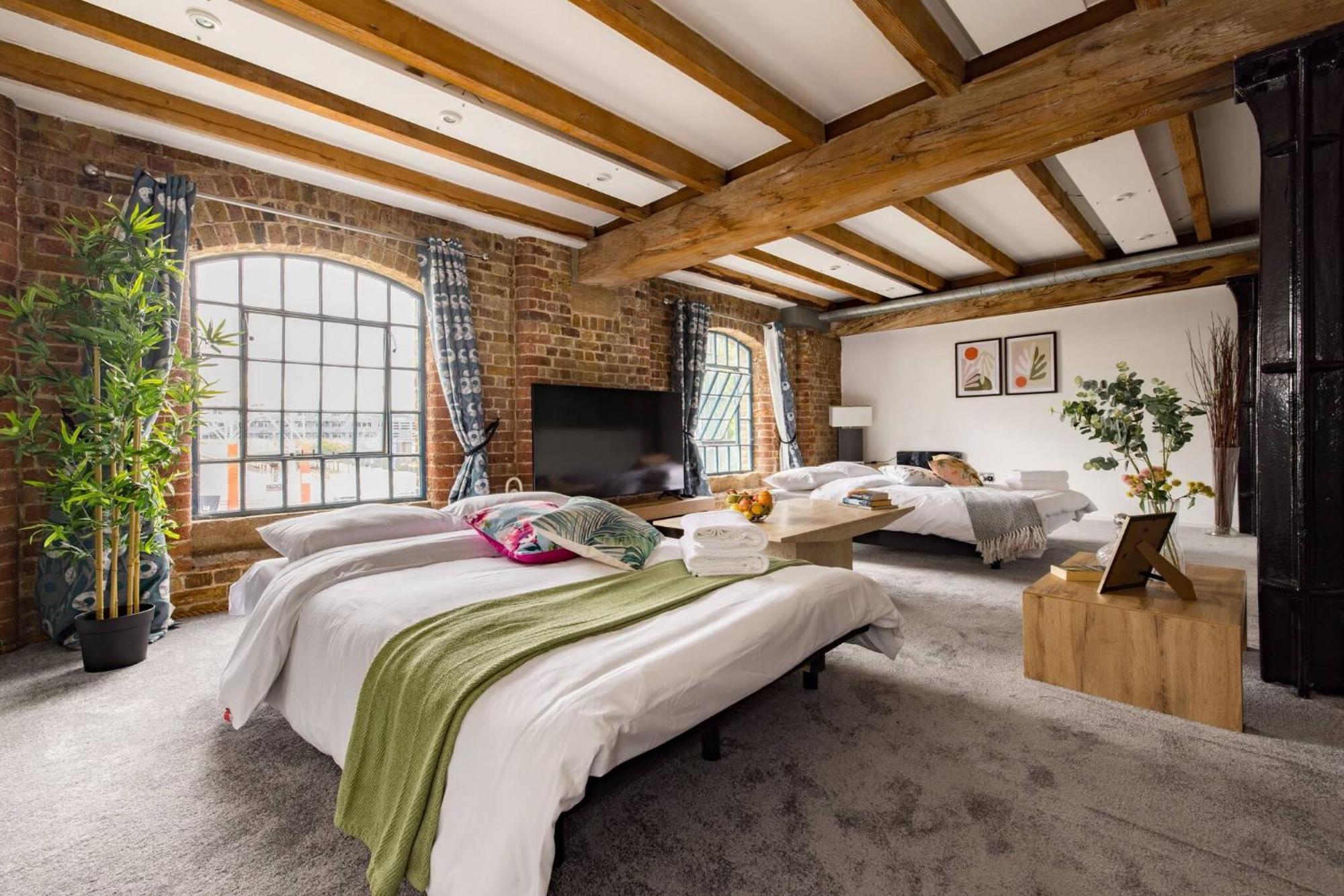 Wild Roses Serviced Apartments - Excel Warehouse 2 London Exteriör bild
