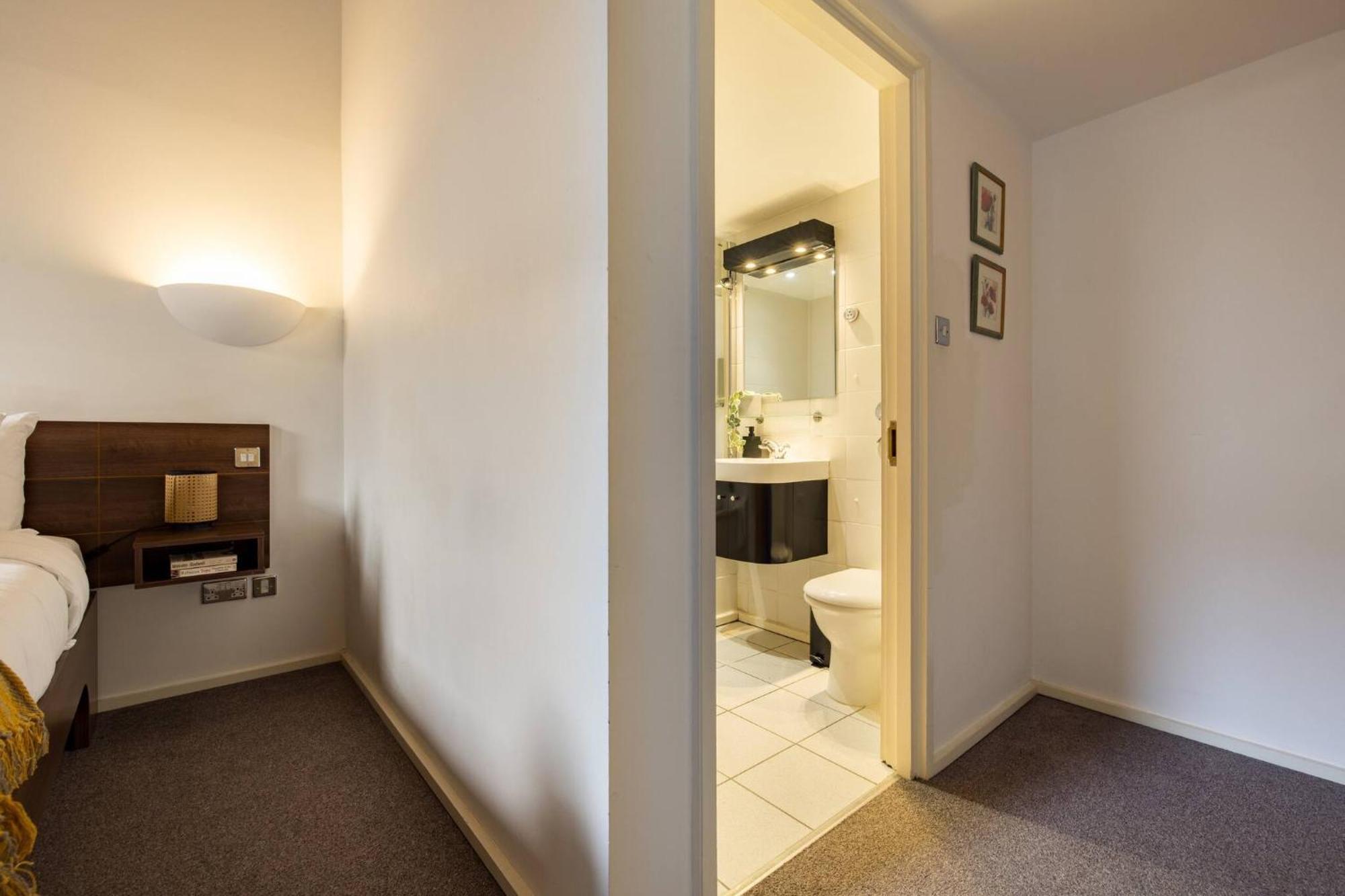 Wild Roses Serviced Apartments - Excel Warehouse 2 London Exteriör bild