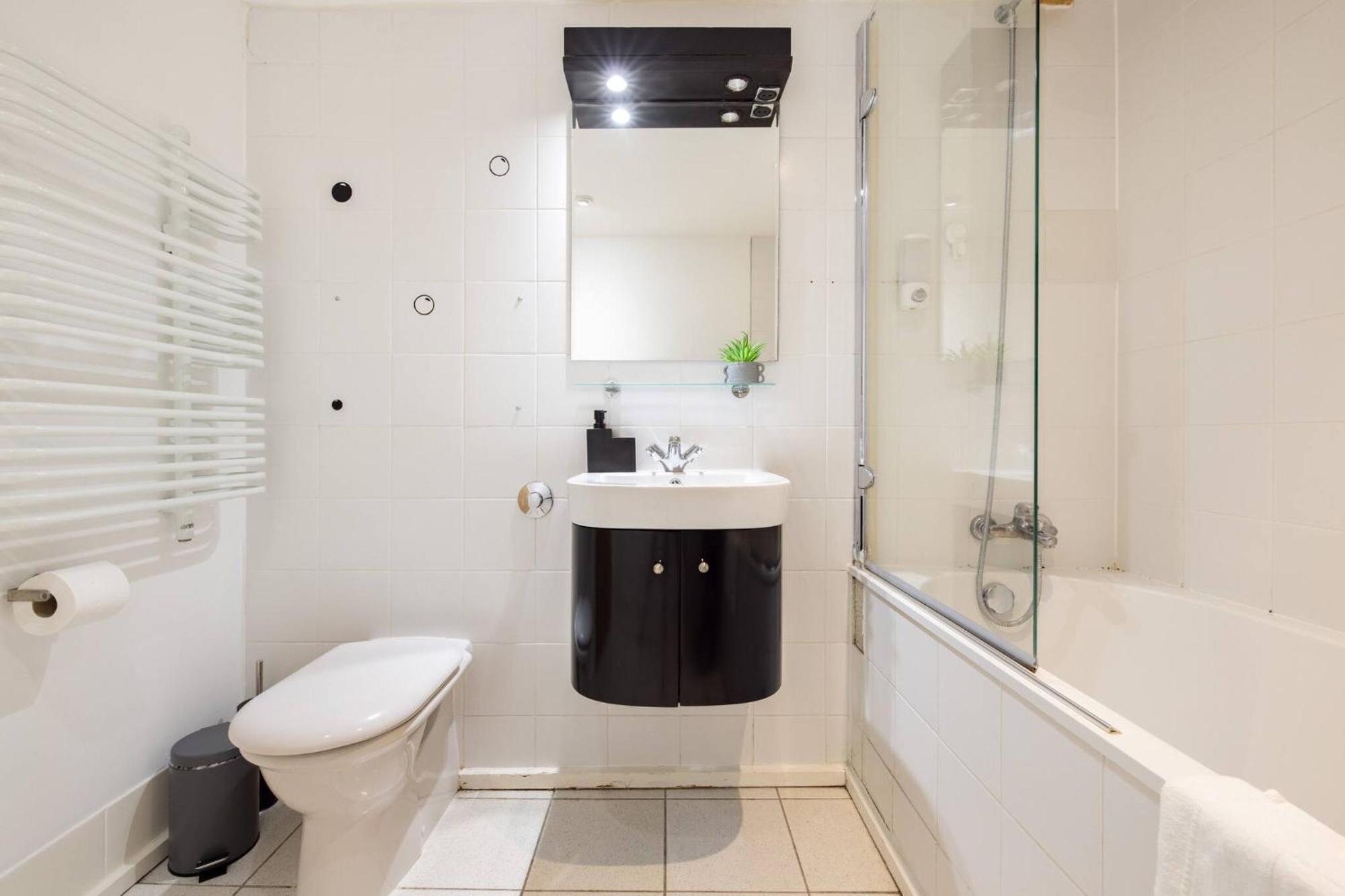 Wild Roses Serviced Apartments - Excel Warehouse 2 London Exteriör bild