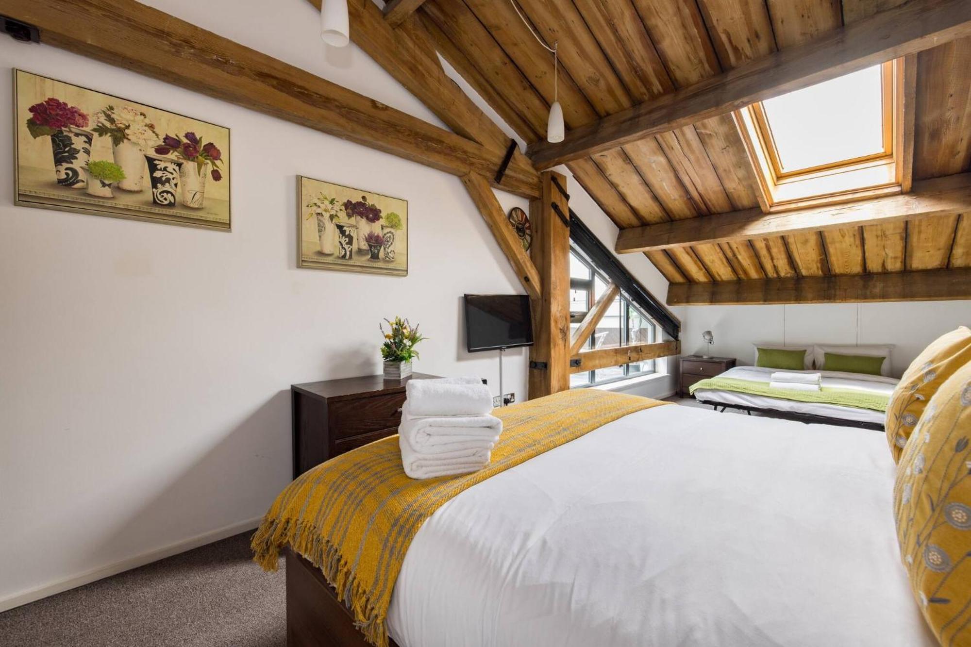 Wild Roses Serviced Apartments - Excel Warehouse 2 London Exteriör bild